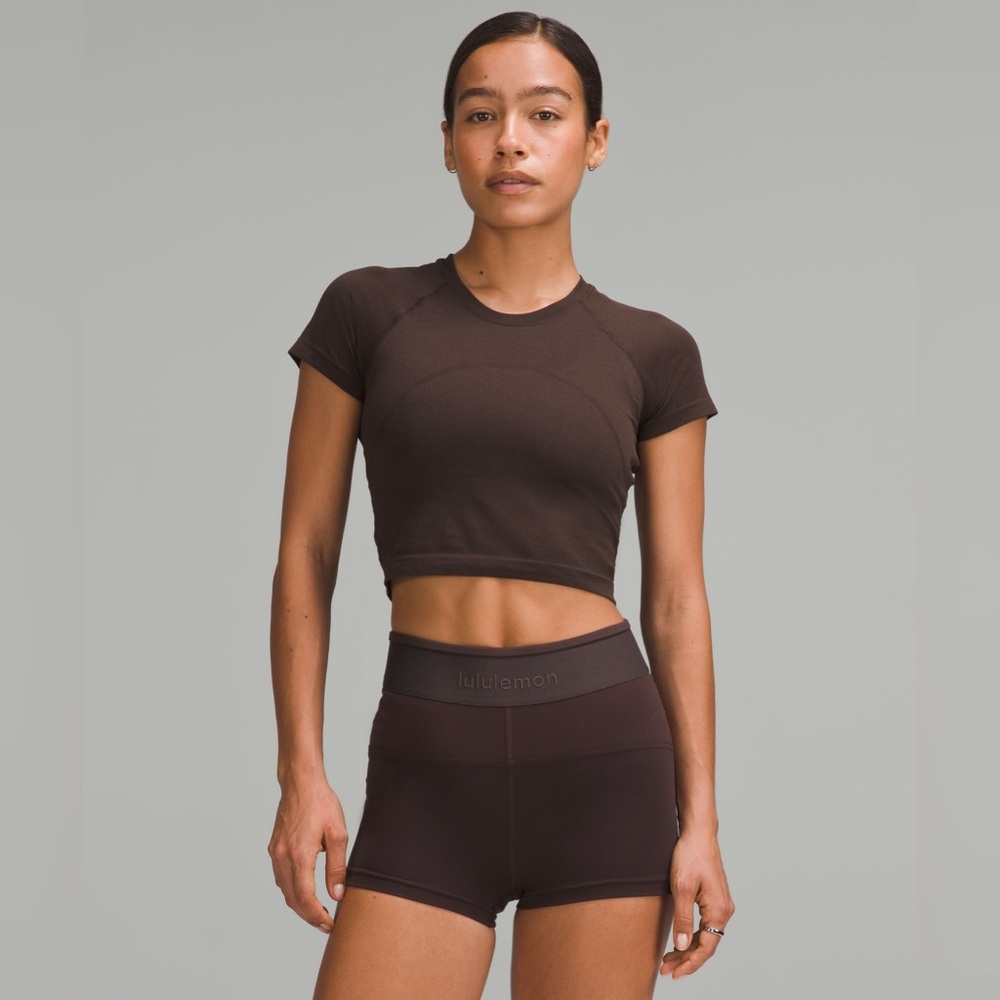 Lululemon  Swiftly Tech Cropped Short-Sleeve Shirt 2.0  
Espresso